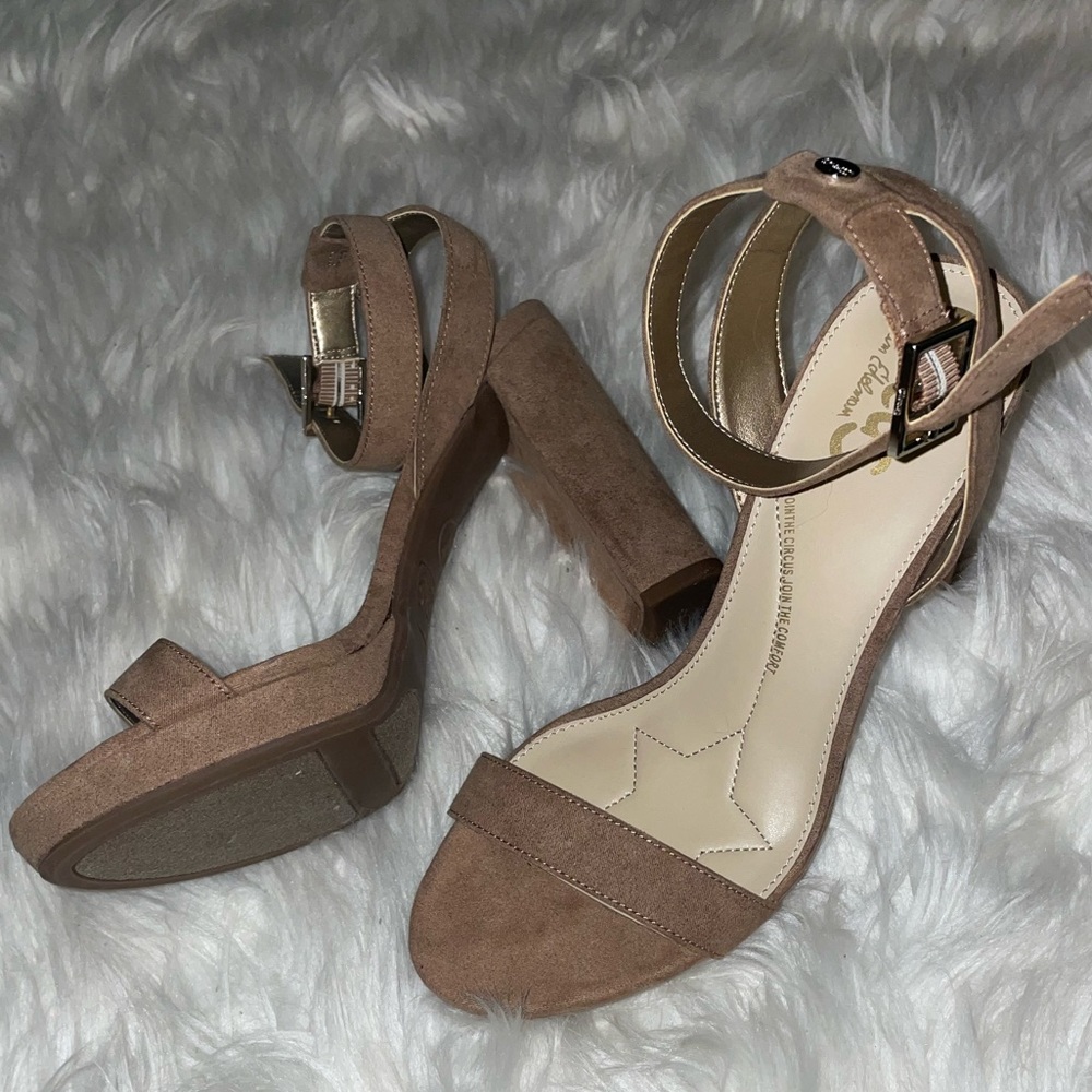 New Circus by Sam Edelman strap sandal 7 tan 4” heel 1/2” platform